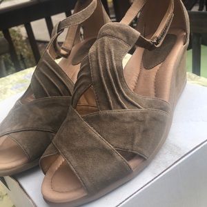 Earth Origins 11W Wedge Shoes